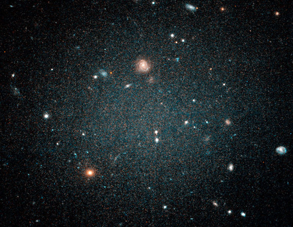 这不可能，天文学家发现“完全没有暗物质”的星系