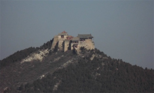 中国天下第一铁顶 位于河南省辉县市回龙村境内的老爷顶
