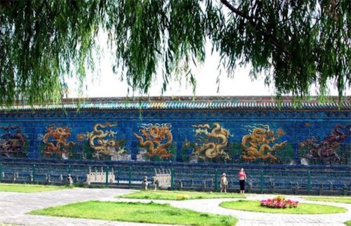中国最早最大的九龙壁 大同九龙壁壁高8米
