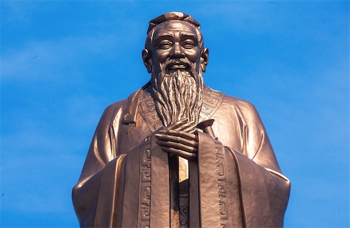 中国最大的青石孔子塑像 四川师范大学的孔子雕像高8.27米