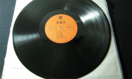 世界最早的密文唱片 戈尔德博士在1945年研制成功