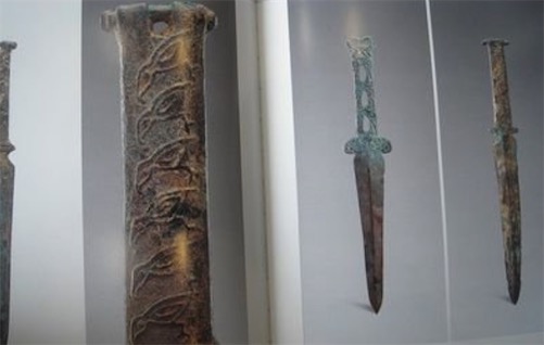 中国最早的青铜剑 15世纪的鄂尔多斯直柄匕首式青铜短剑