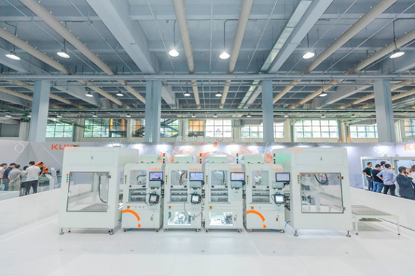 库卡正式发布首款中国团队自主研发机器人|工博会