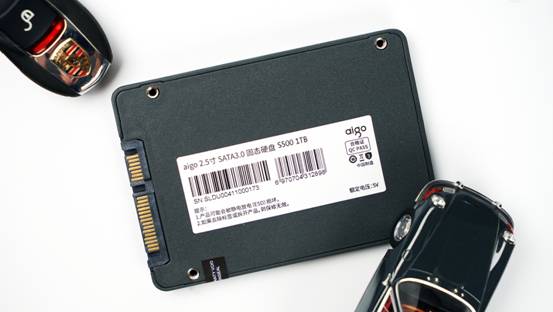 一文看懂怎么选SATA接口和M2接口SSD固态硬盘