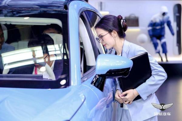 远航H9超豪华运动SUV闪耀第18届北京国际汽车展览会
